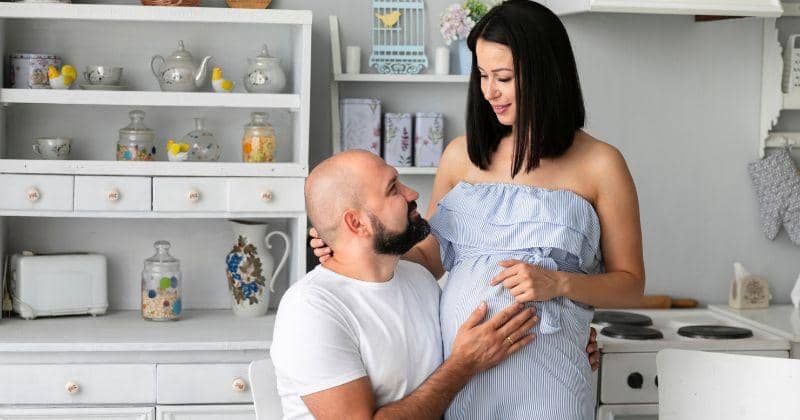 6 Zodiak yang Bisa Jadi Suami Siaga saat Istri Hamil